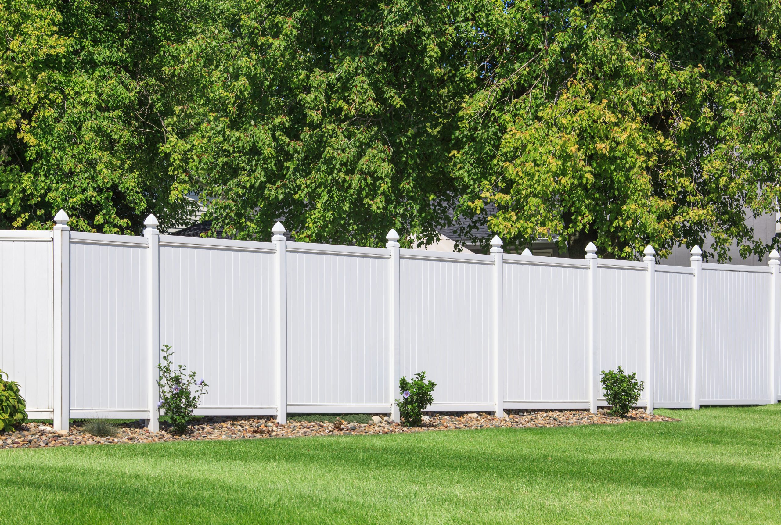 an example of a vinyl fence after installation